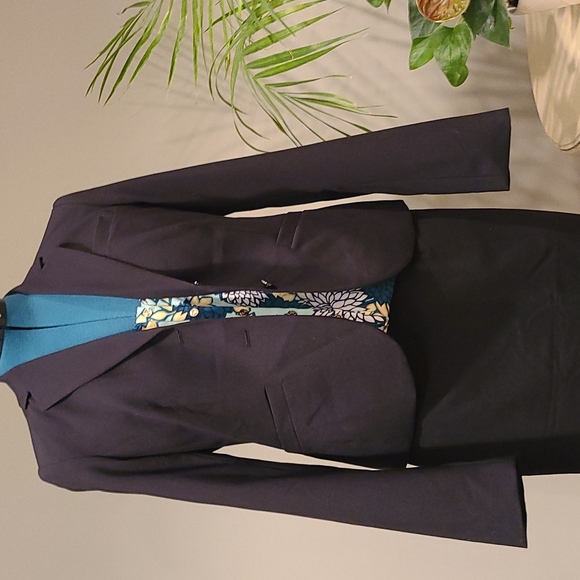 Calvin Klein Suit Set w/ Skirt & 2 Button Jacket / Size 4P - Picture 4 of 16